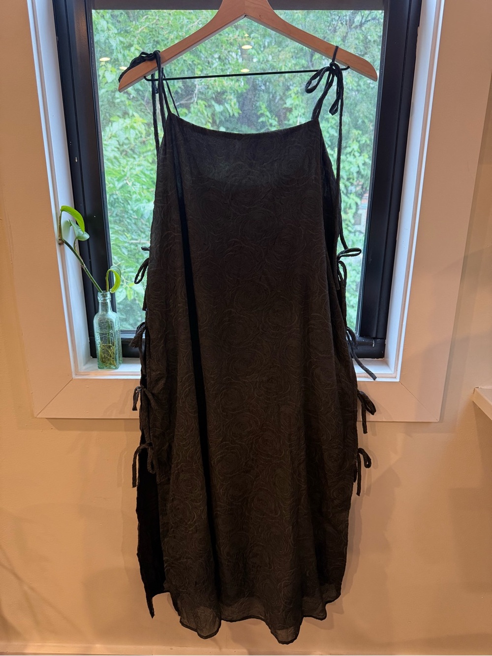 Lisa Says Gah Black Tie-Shoulder Midi Dress